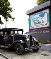 1920 Buick pulling into entrance of museum